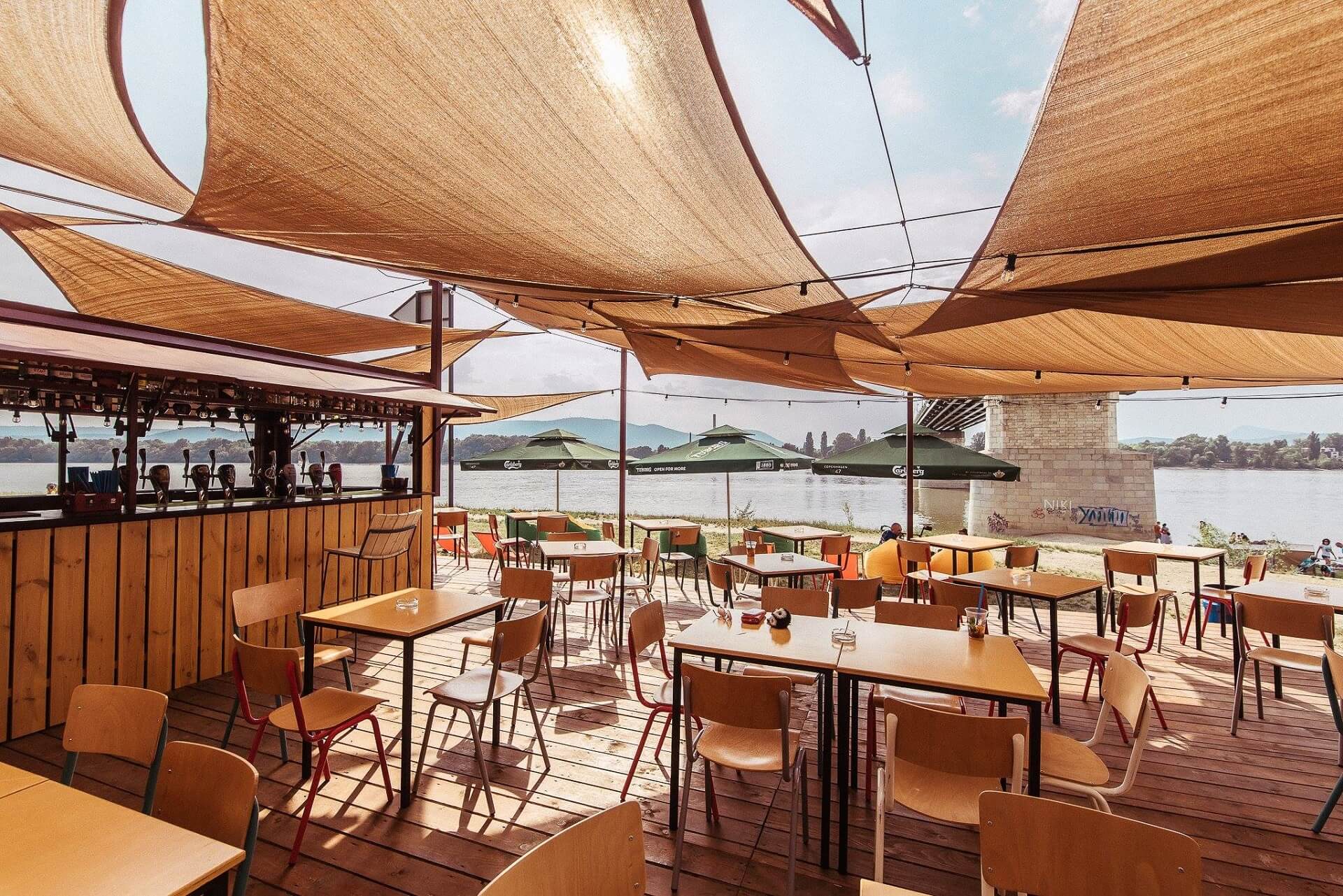 Wasser Bar & Grill
