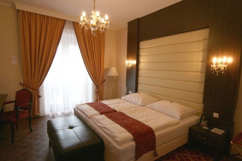 Kristály Imperial Hotel és Pálma Rendezvényház