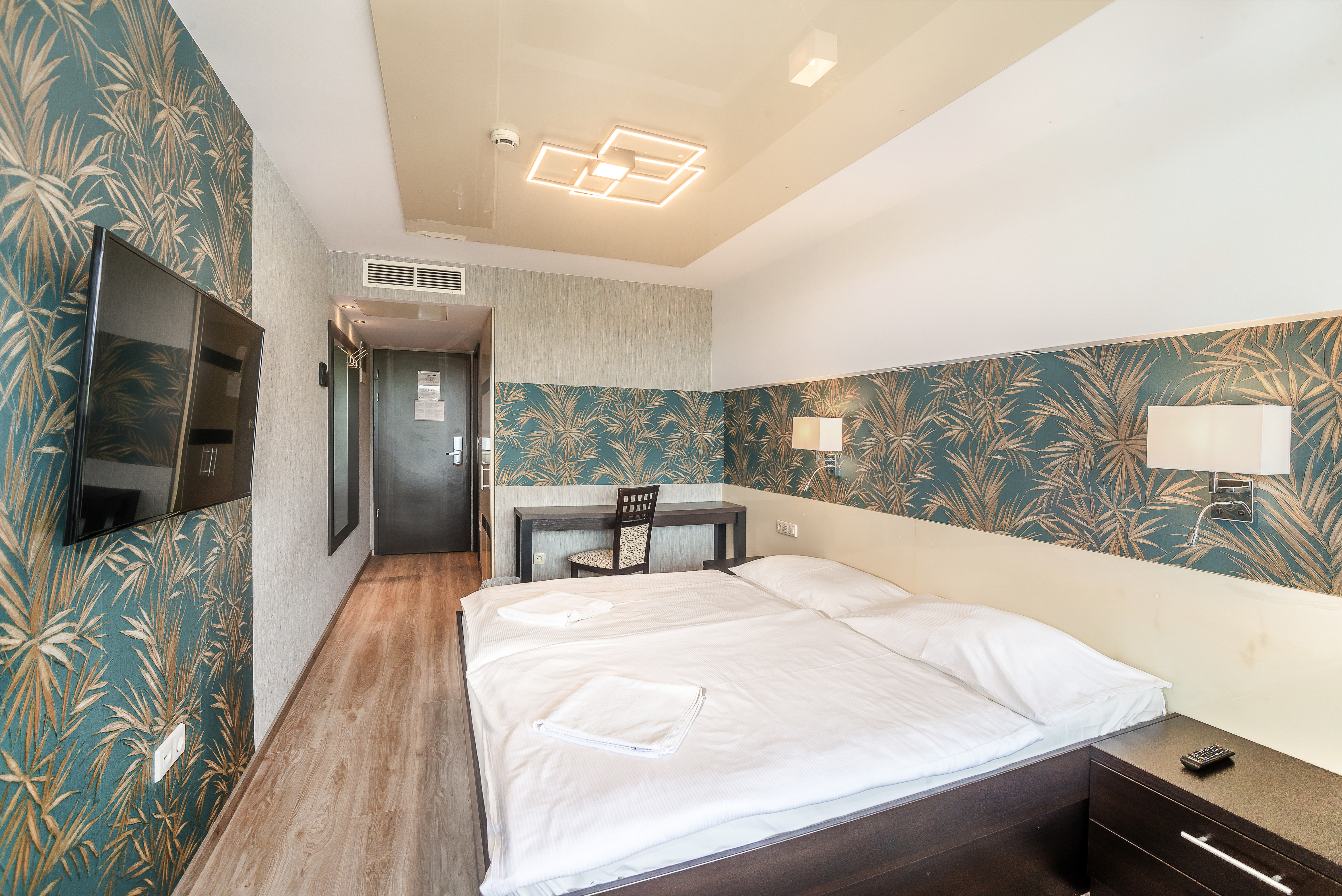 Balaton Hotel & Restaurant
