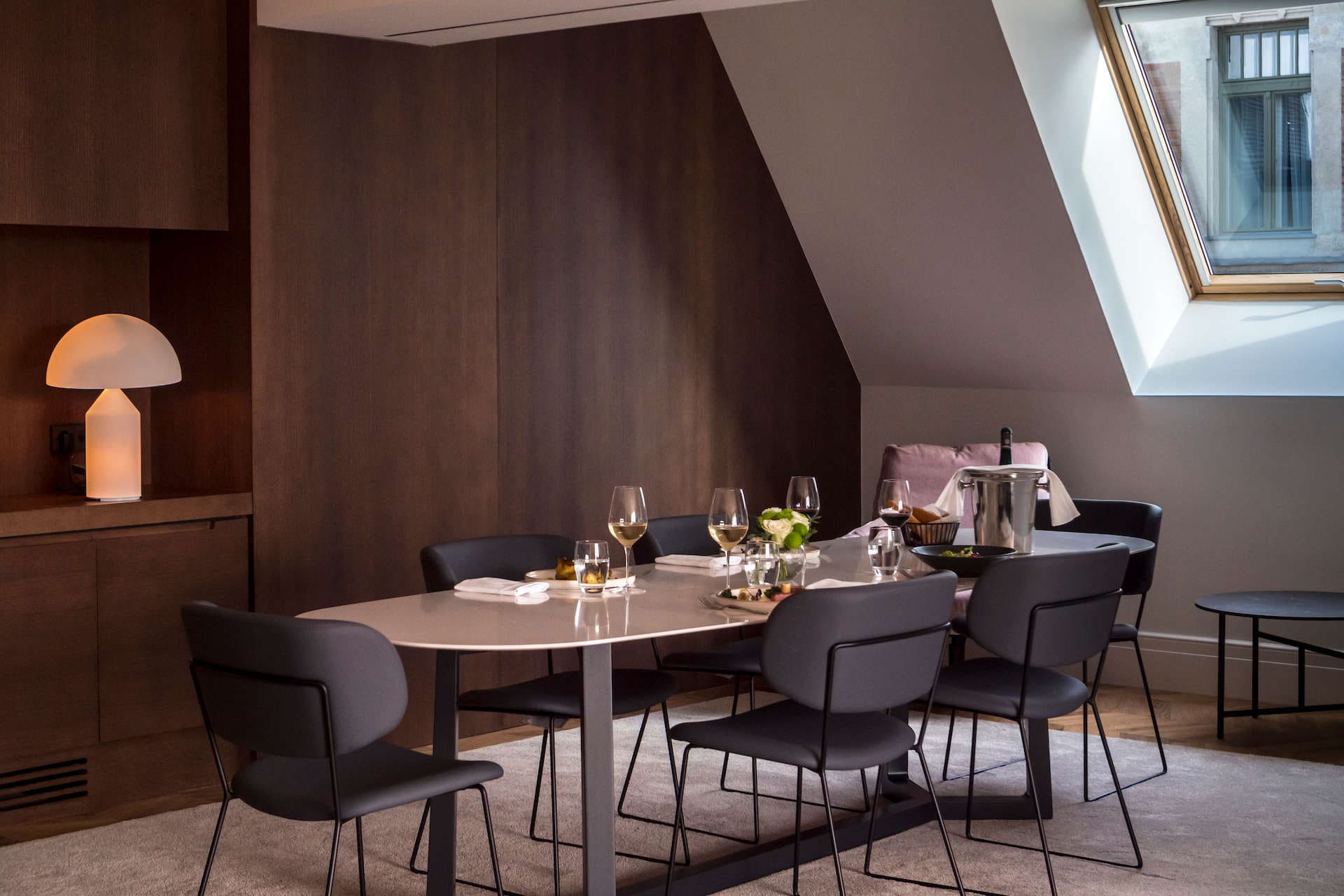 Kozmo Hotel Suites & Spa