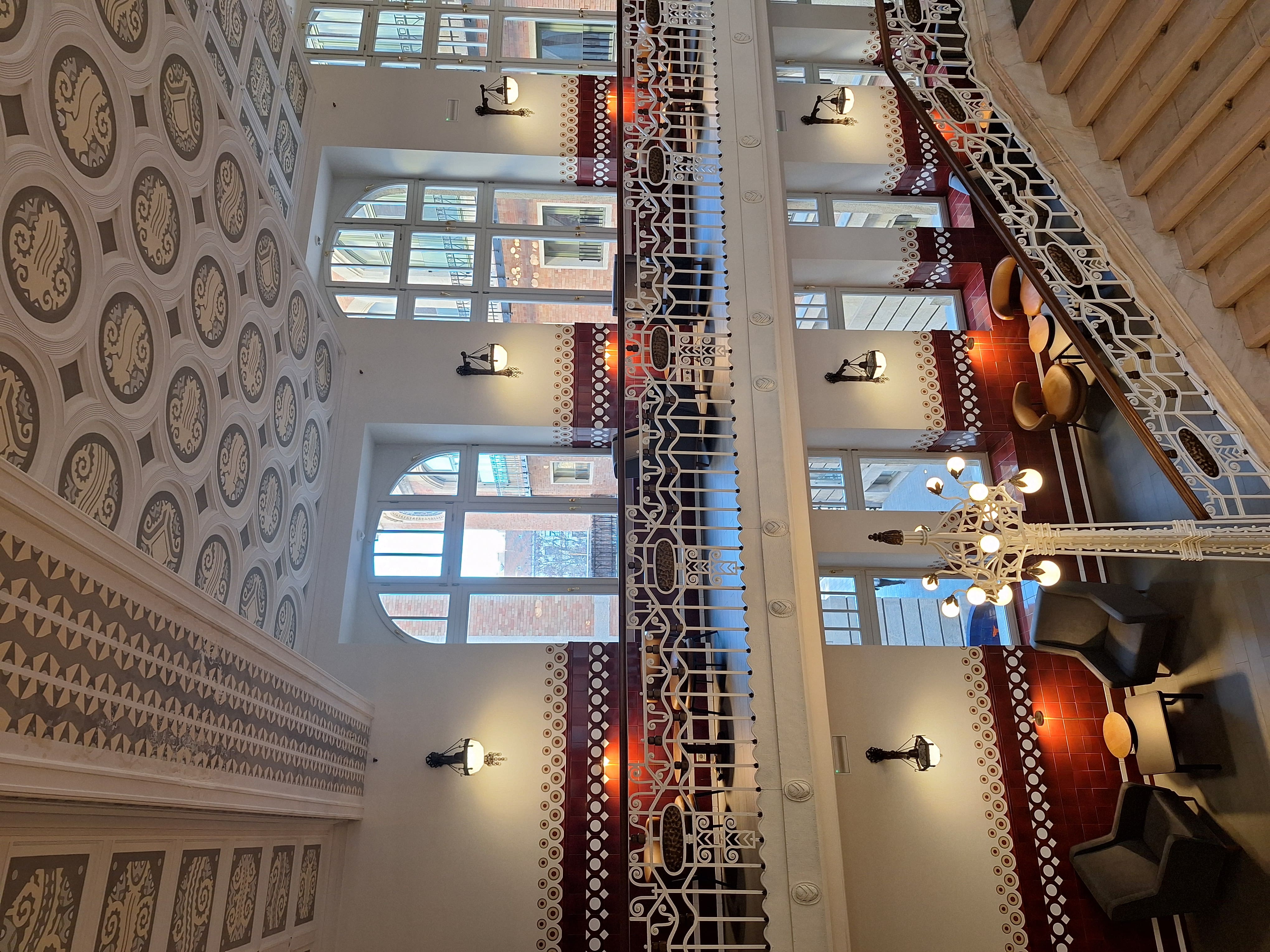 Kozmo Hotel Suites & Spa