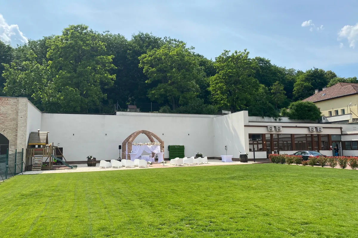 22 Rendezvényközpont & Boutique Hotel