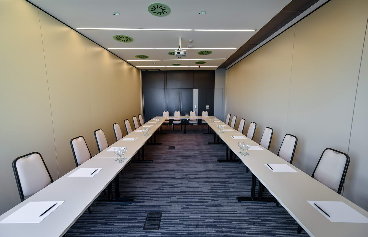 Best Western Plus Lakeside Hotel