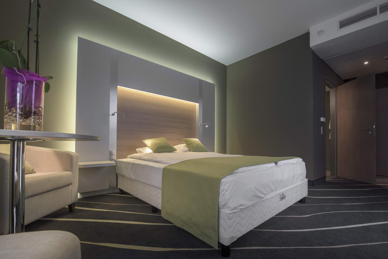 Best Western Plus Lakeside Hotel