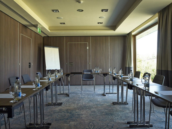 Barack Thermal Resort