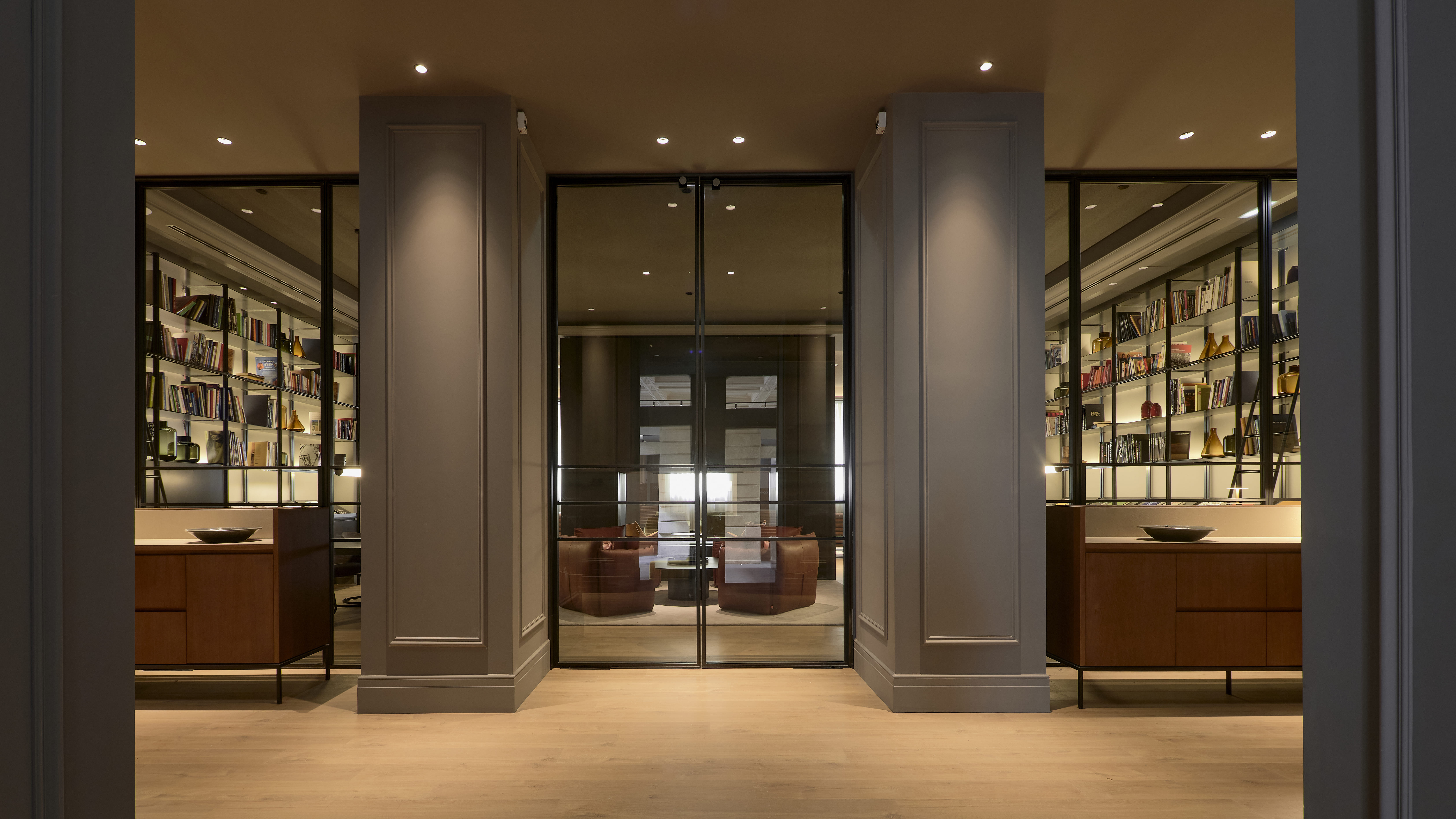 Kozmo Hotel Suites & Spa