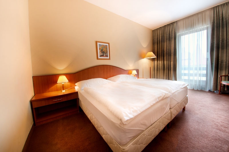 Kristály Imperial Hotel és Pálma Rendezvényház