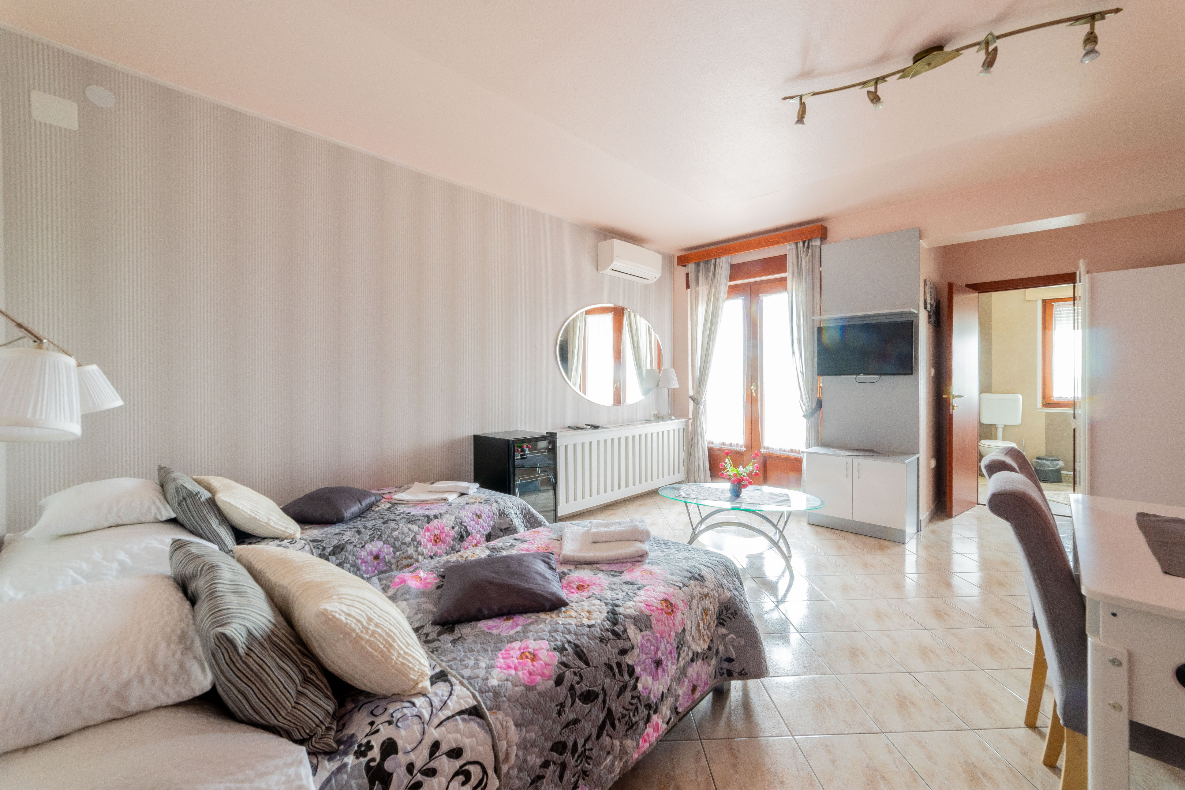 Le Rose Hotel