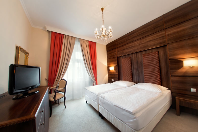 Kristály Imperial Hotel és Pálma Rendezvényház