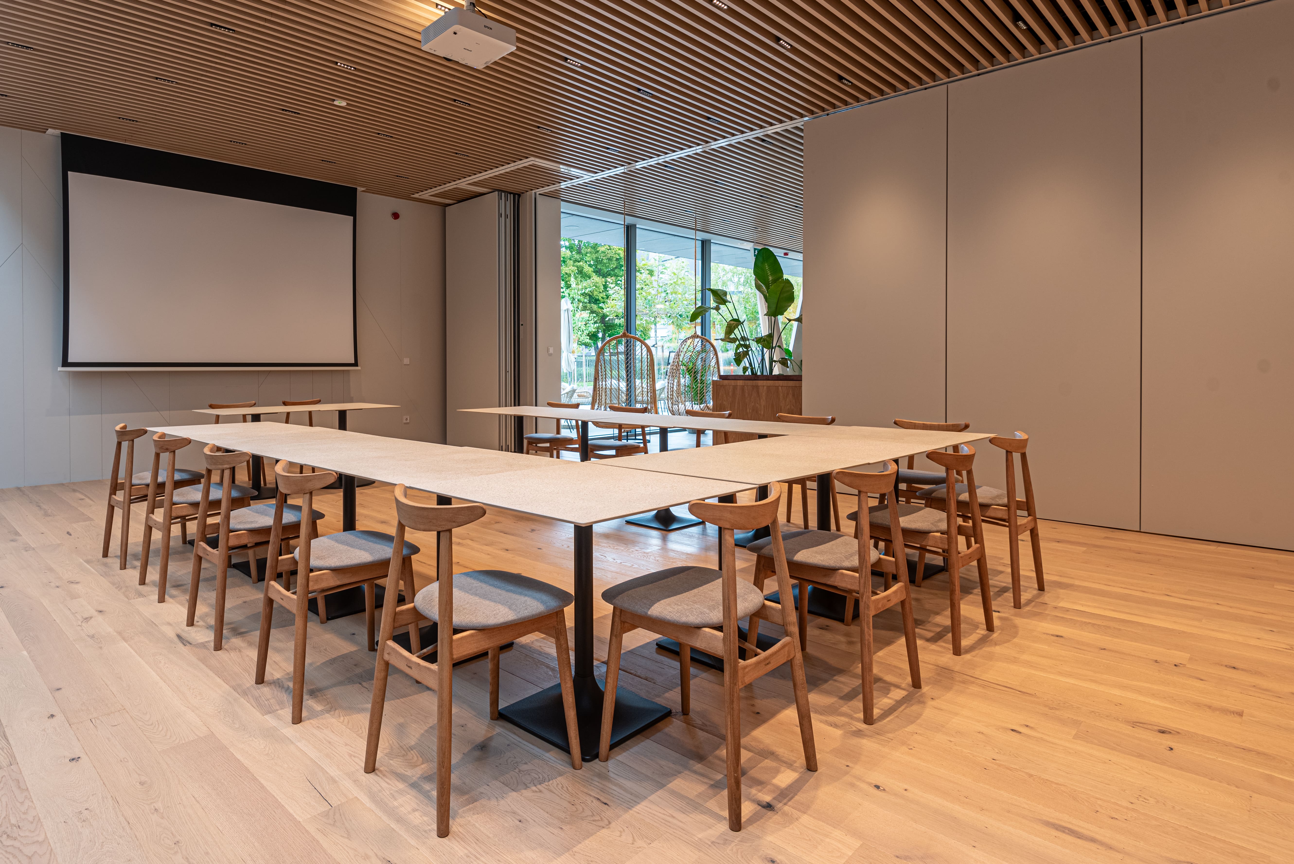 REED Luxury Hotel & Bistro konferenciaterem