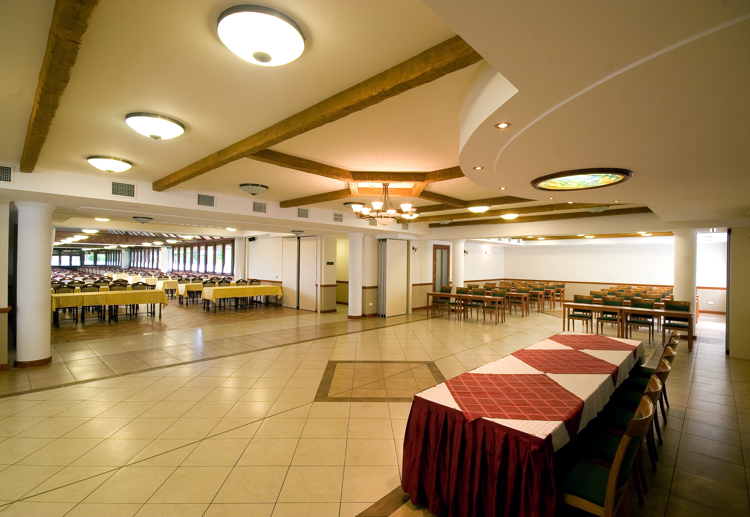 Nádas Földszinti Szekcióterem