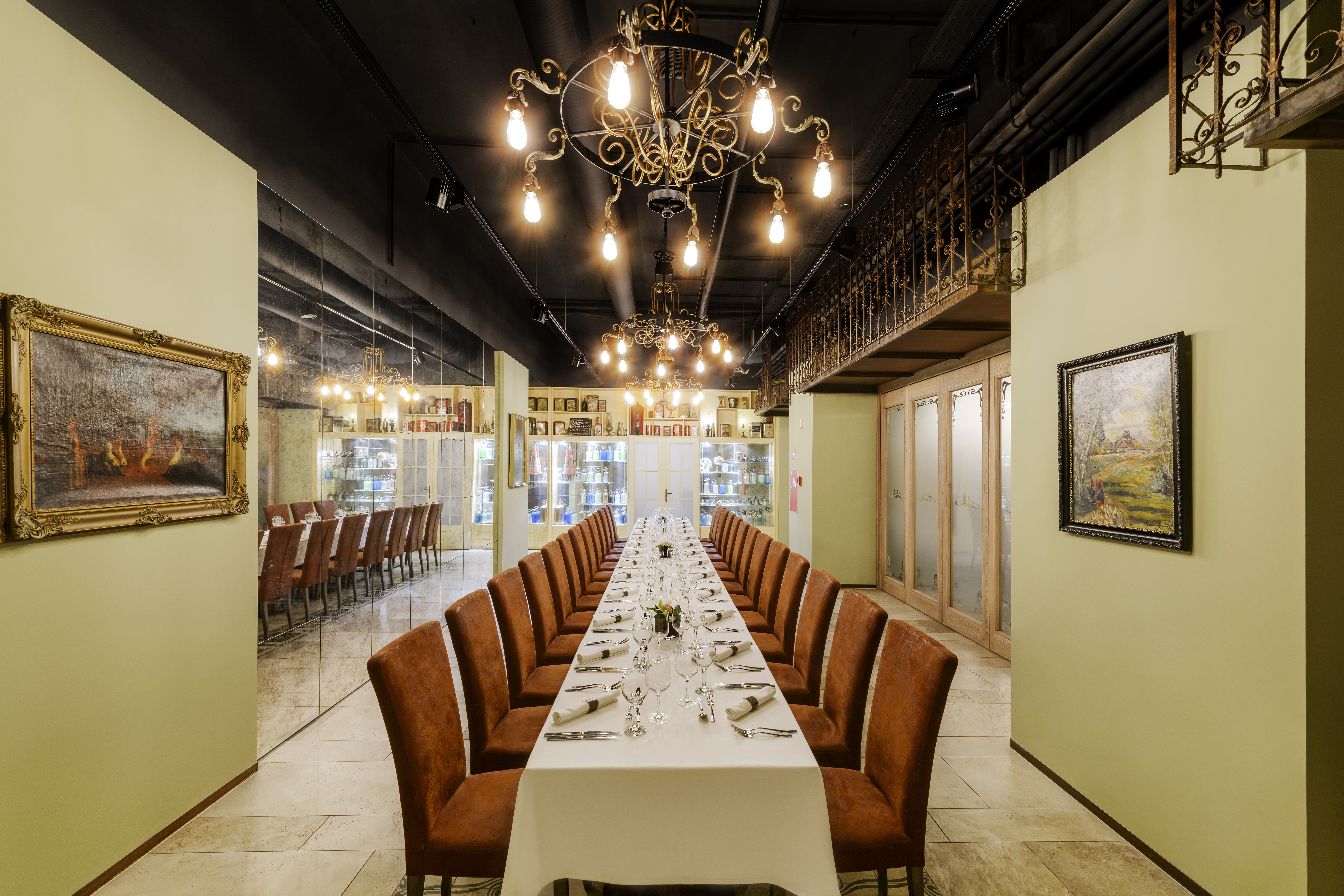 Á la carte + Konferencia + Tükörterem