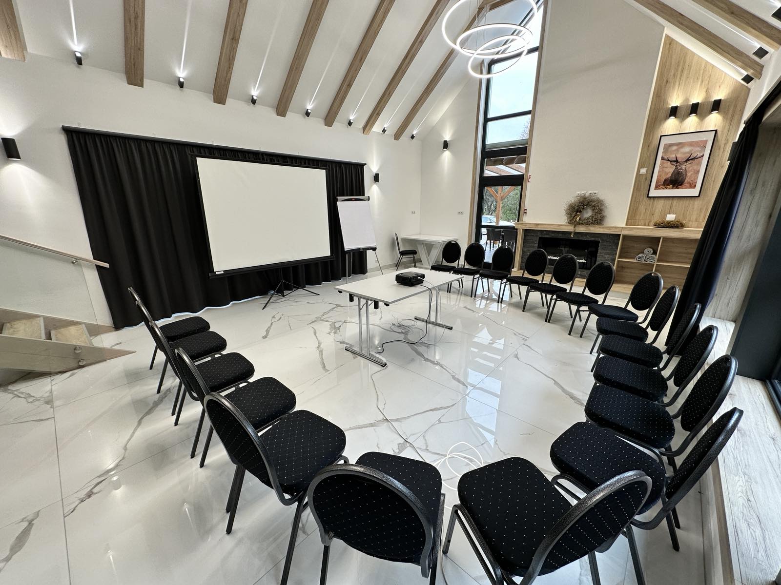 Clintonit rendezvényterem