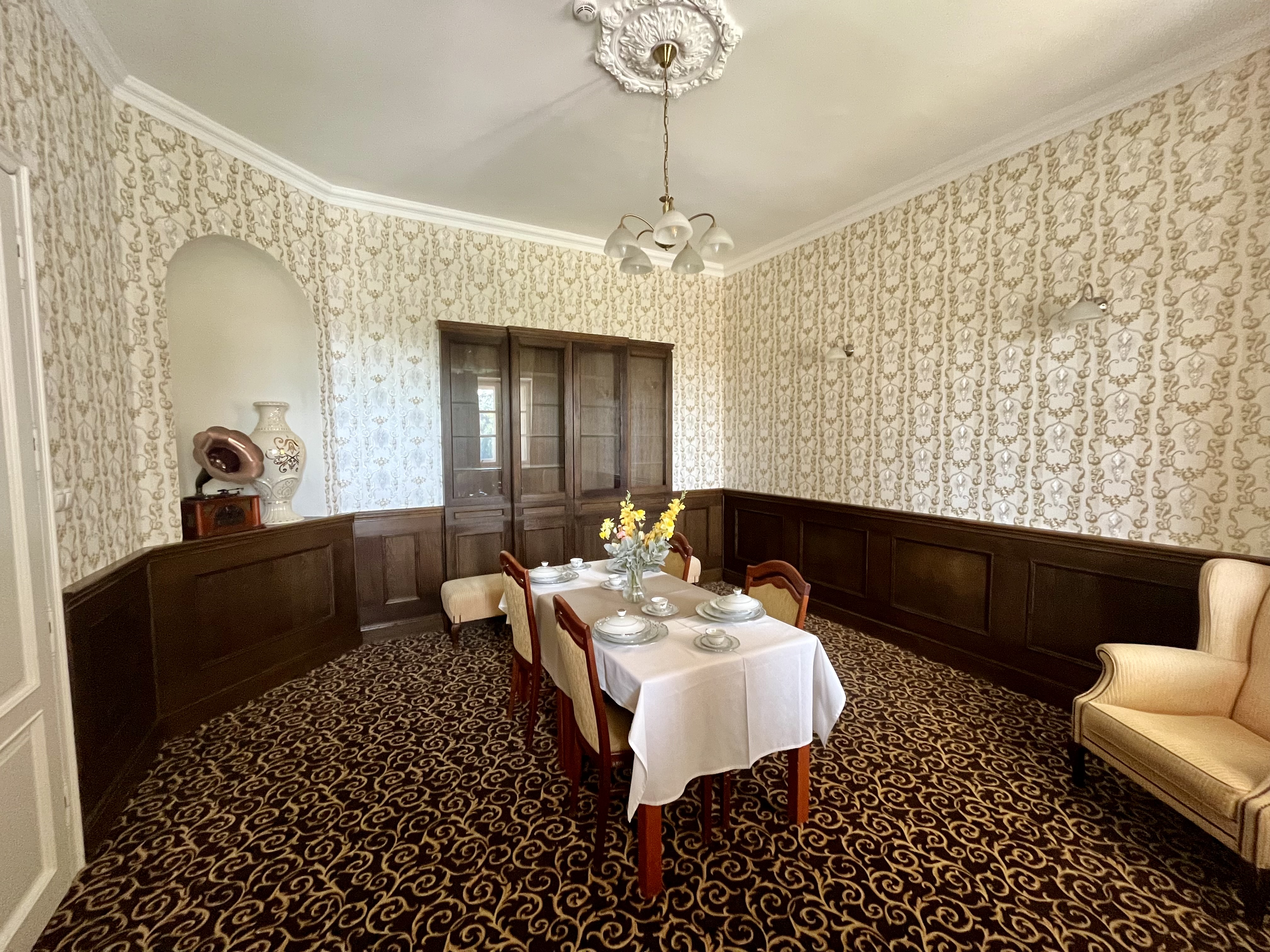 Teleki-Wattay Kastélyszálló Pomáz Zolnay terem