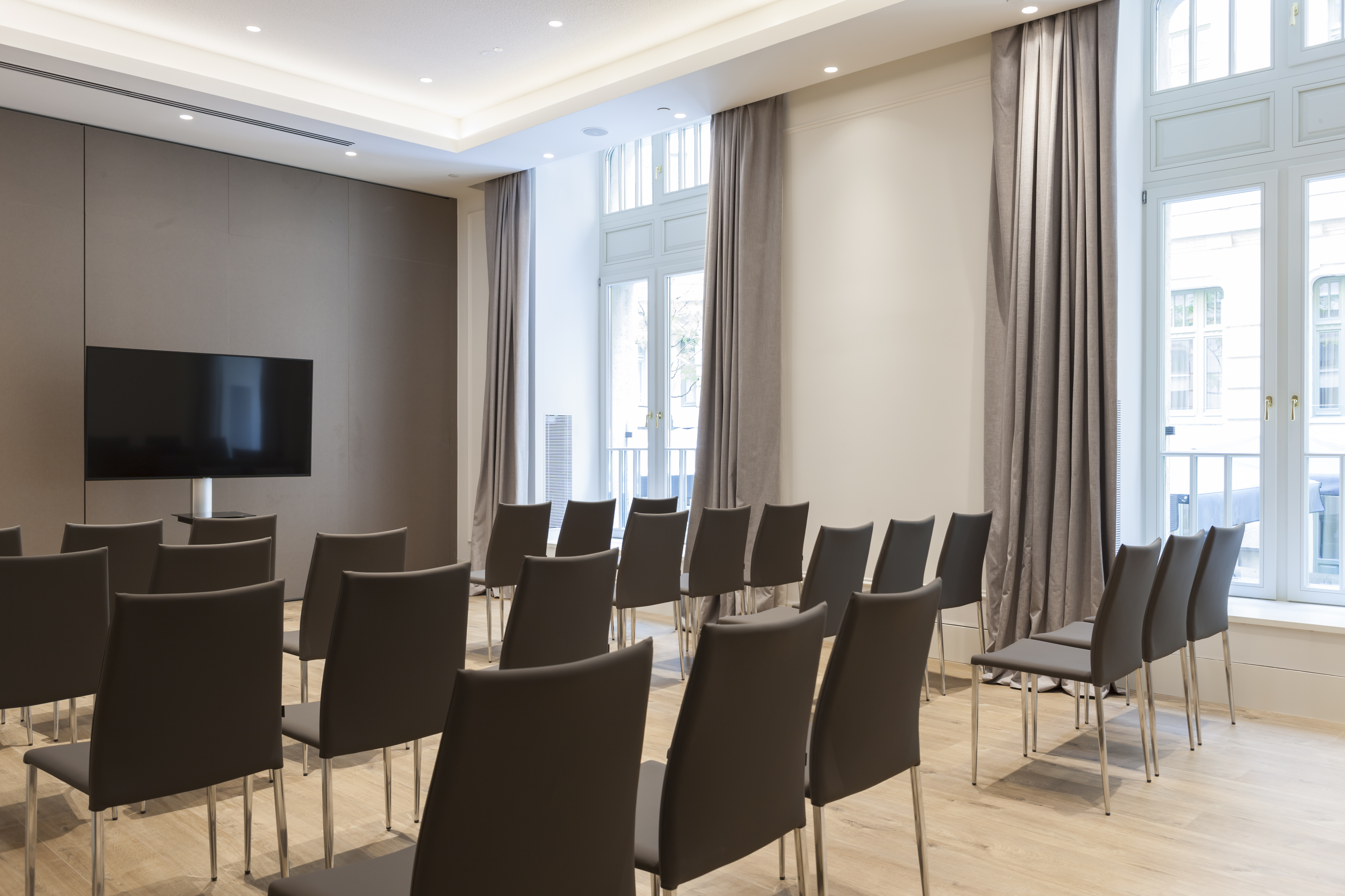 Kozmo Hotel Suites & Spa - Cegeshelyszinek.hu