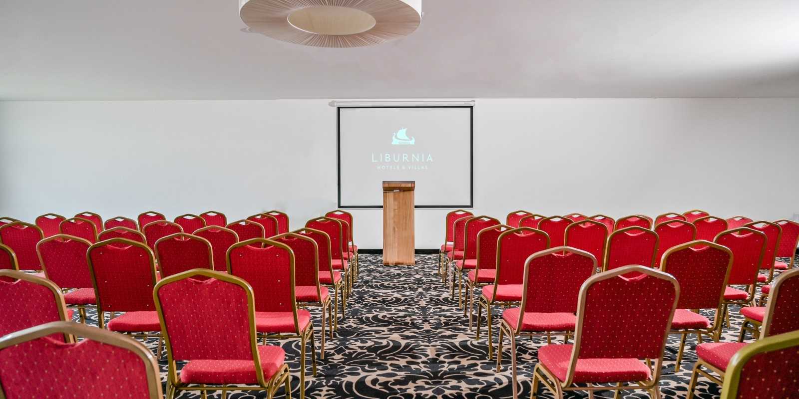 Laurus Hall terembérlés
