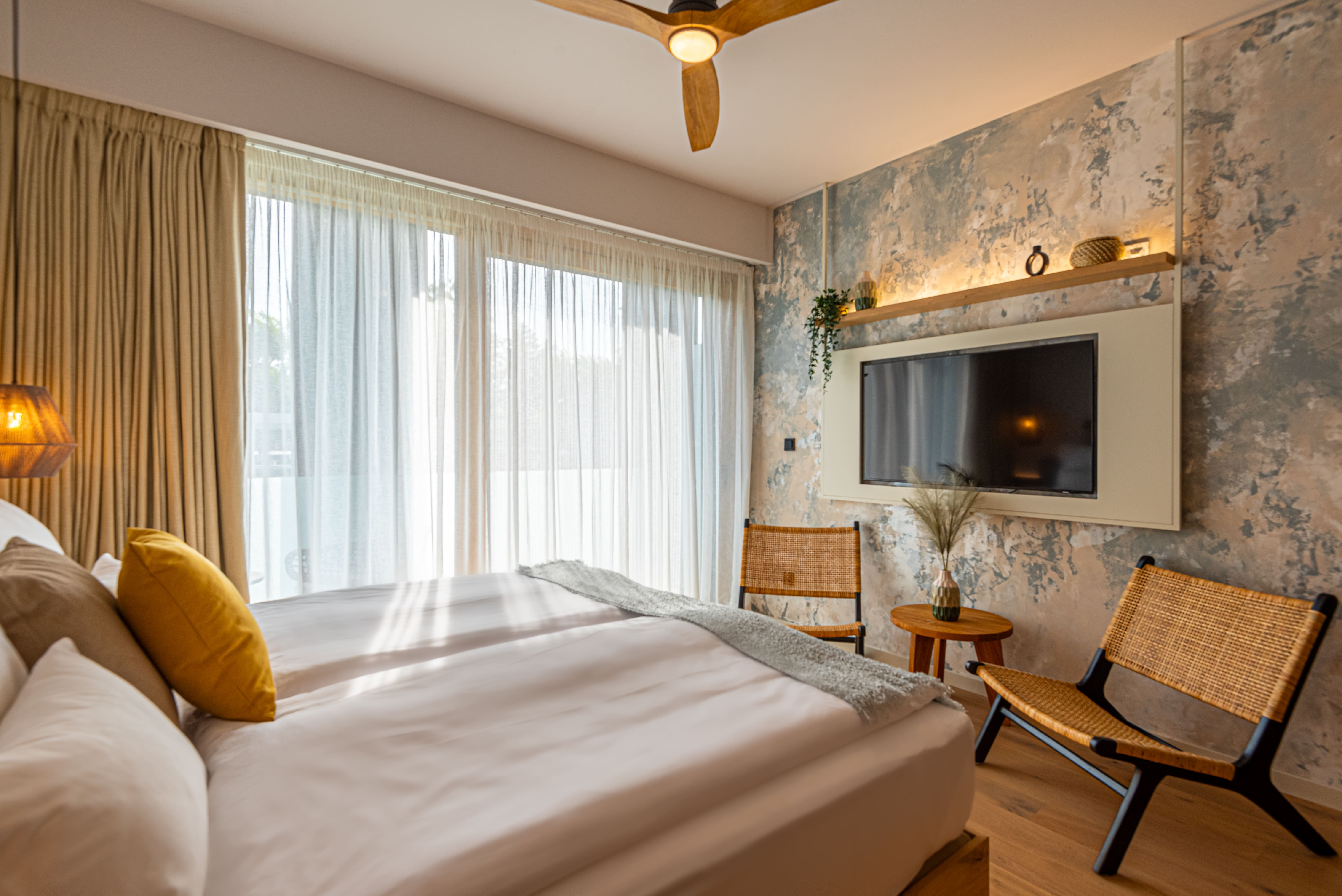REED Luxury Hotel & Bistro