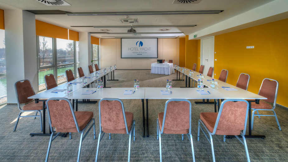 Hotel Yacht Wellness & Business