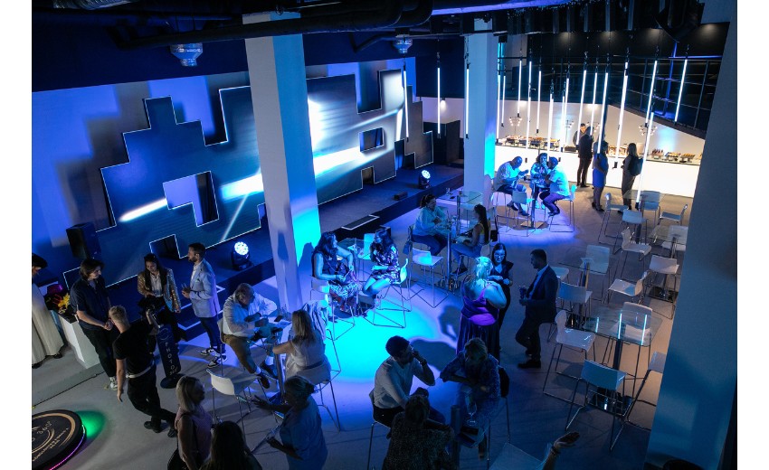 DISTR3CT Event Cube