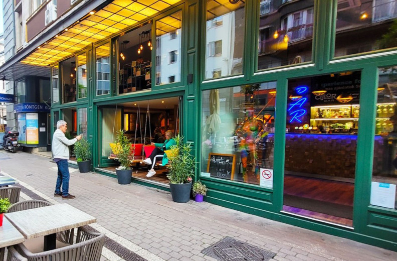 Color Bar Budapest